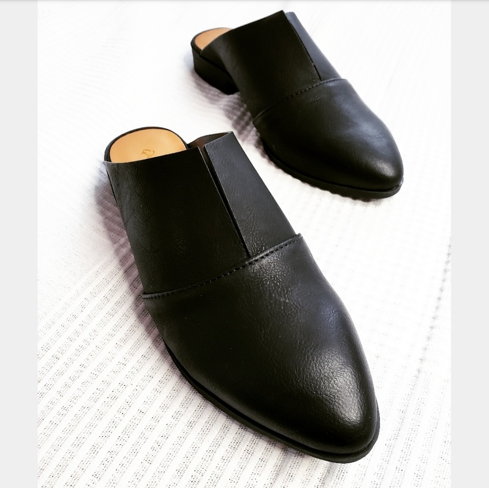 🆕️//The Amy// black mule flat - Picture 5 of 7